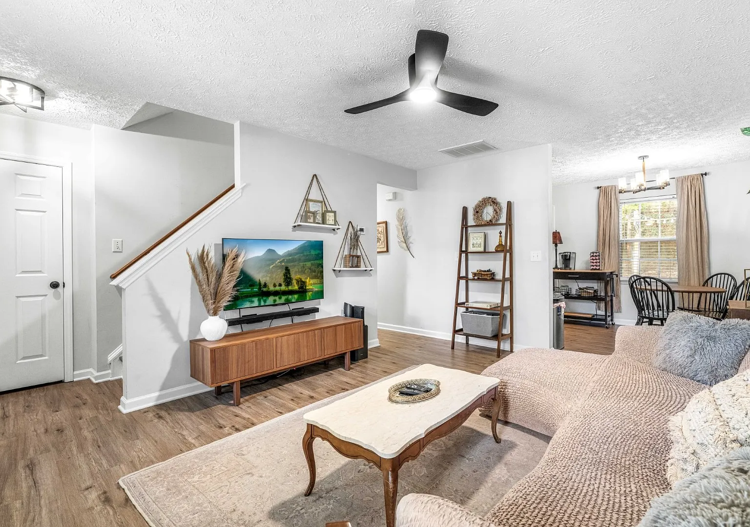 3 bed, 1170 sqft, $3,200 — Photo 2