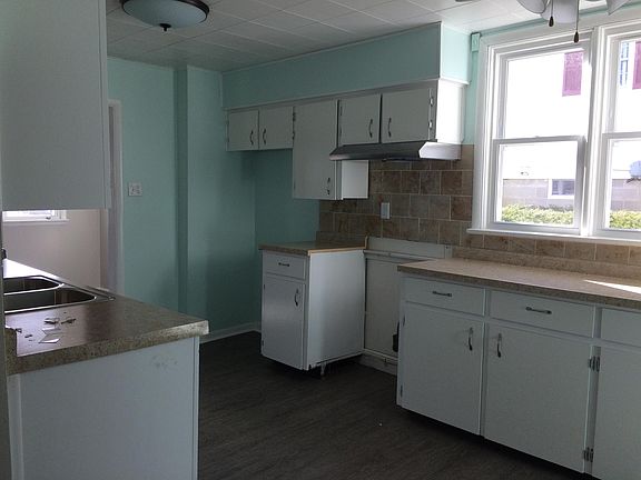 4th image of 131 Walnut St