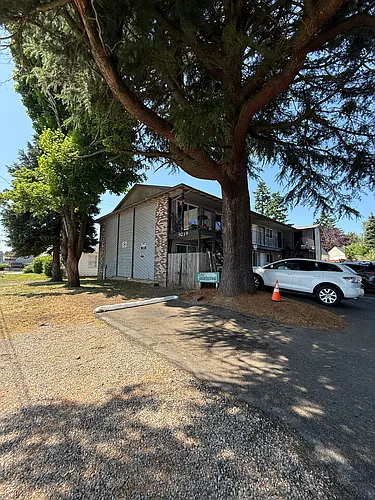9209 SE Stark St Photo 1