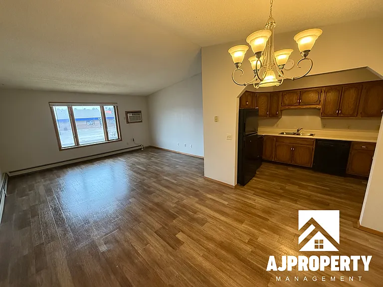 609 N Teton Dr #8 — Photo 2