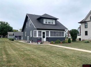 812 Armstrong Blvd N, Saint James, MN 56081