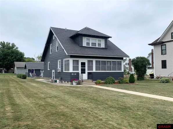 812 Armstrong Blvd N, Saint James, MN 56081
