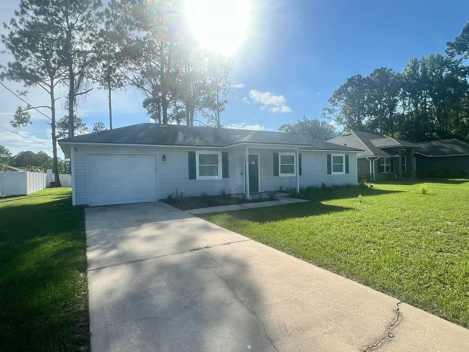 3 bed, 1.0 bath, 1035 sqft, $1,700 — Photo 2