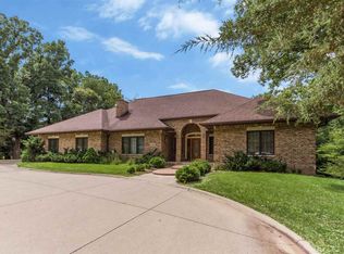 1005 Oak Park Blvd, Cedar Falls, IA 50613