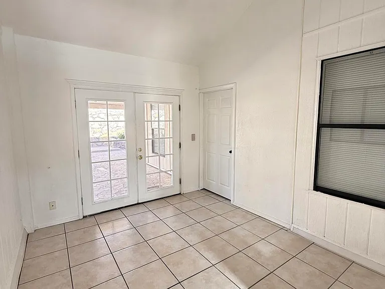 1884 Lyman Dutton Cir — Photo 9