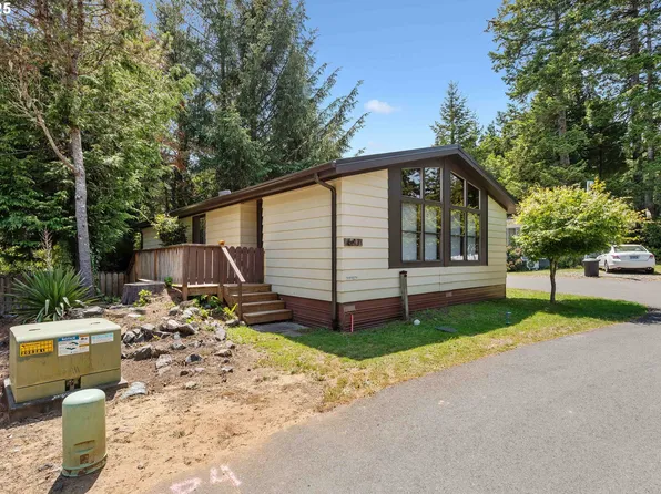 647 Shorepines Hts, Coos Bay, OR 97420