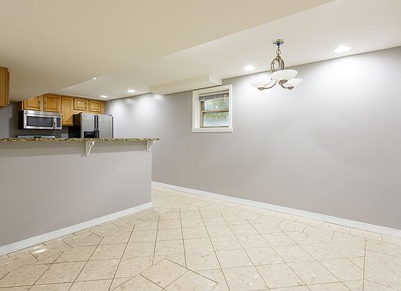 4th image of 6459 N Oakley Ave Unit G