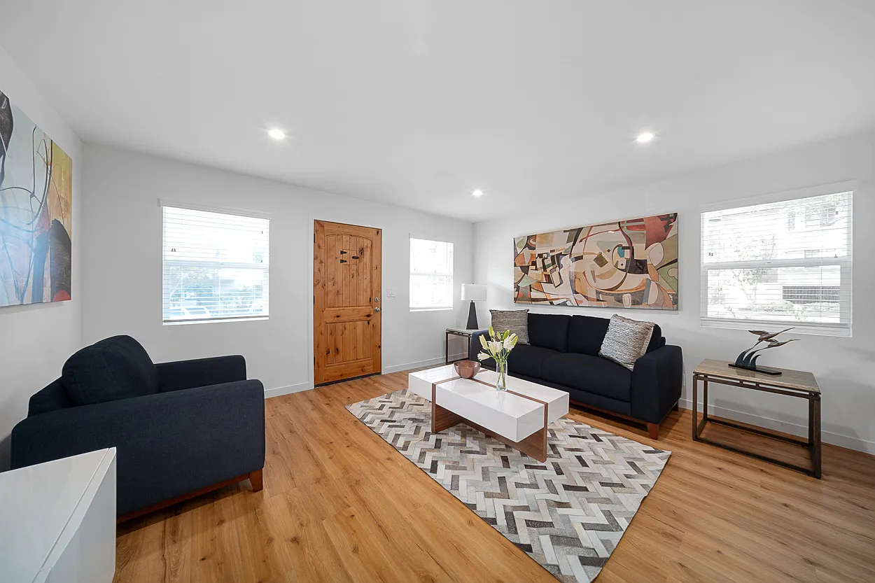 3 bed, 1800 sqft, $8,000 — Photo 3