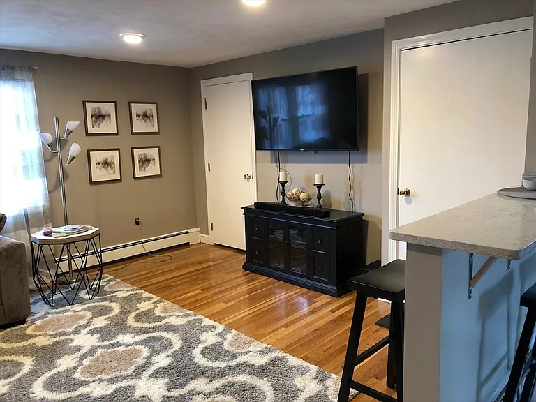 1044 Main St #2 — Photo 8