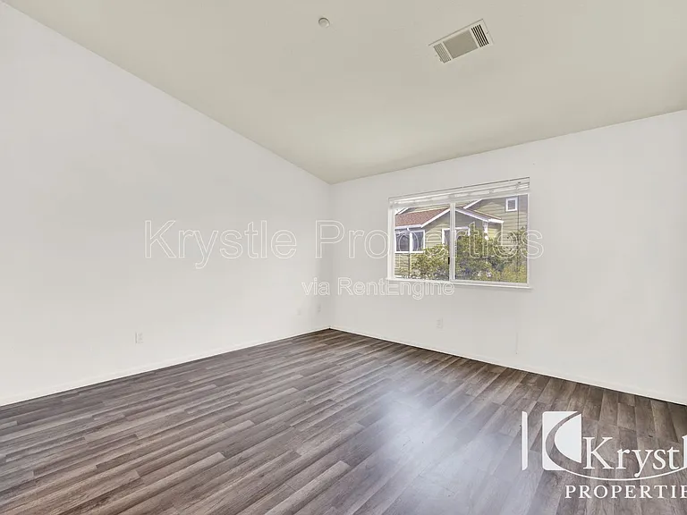 322 Clearpointe Dr — Photo 9