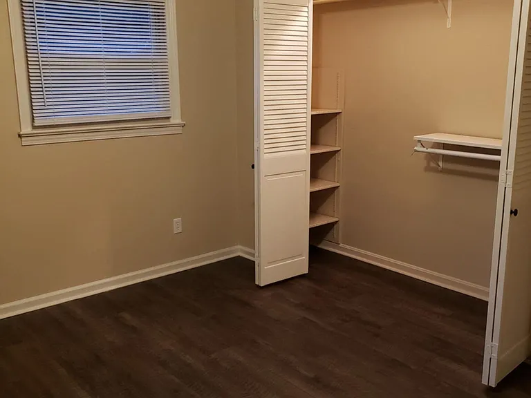 310 Susan Ln — Photo 10