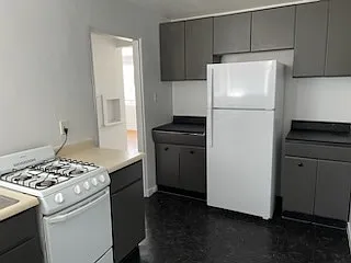 Charming & Totally Updated 1 Bedroom Apartment Downtown — Photo 34