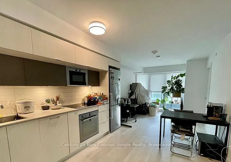 585 Bloor St E #1121 — Photo 1