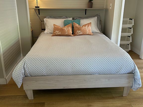 5th image of 2847 Marilyn Rd #1