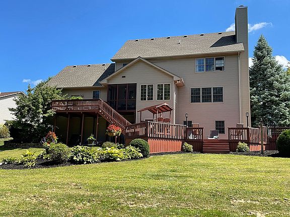 3rd image of 1525 W Forest Ln