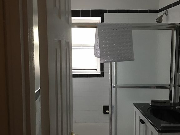 4th image of 1 Wooleys Ln APT 1I