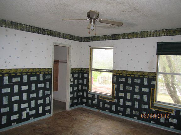 3rd image of 1012 Warbler Ln