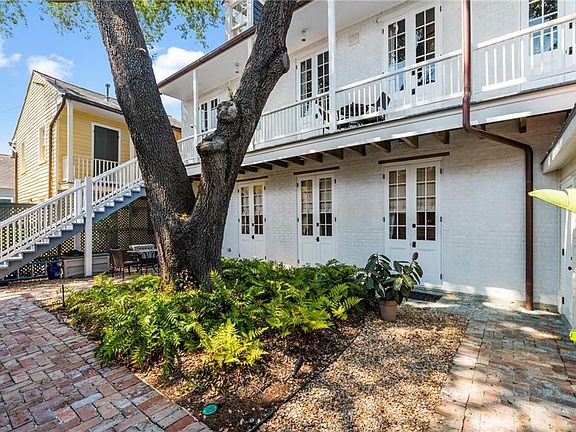 4th image of 931 Orleans Ave #A & B