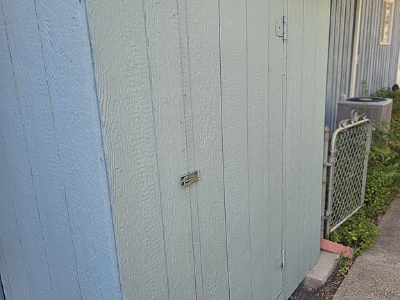 4th image of 1513 Avenue E