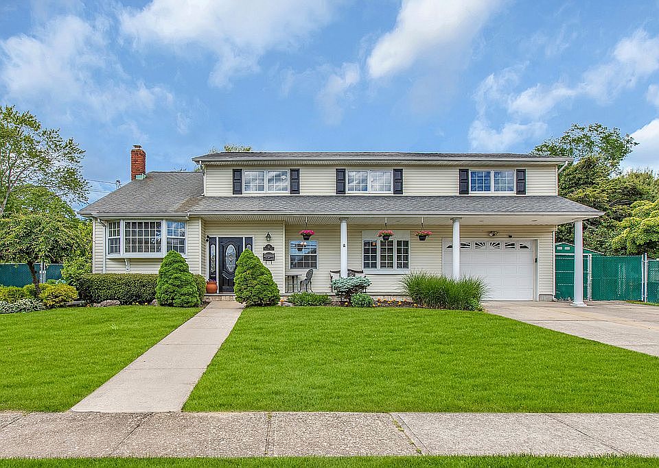1st image of 15 Charney Ln