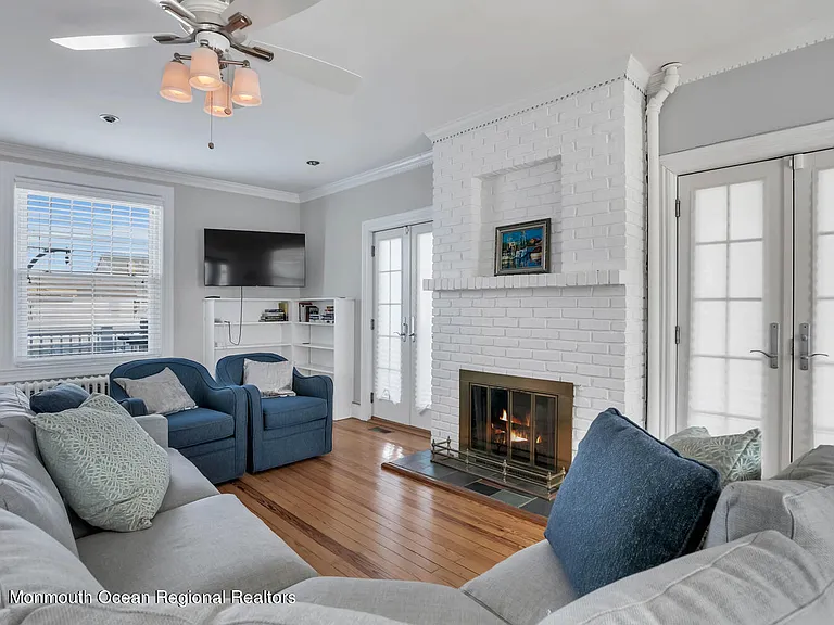 210 8th Ave — Photo 9