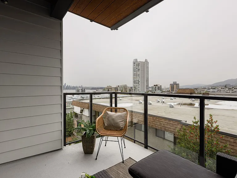 133 E 4th St #102 — Photo 5