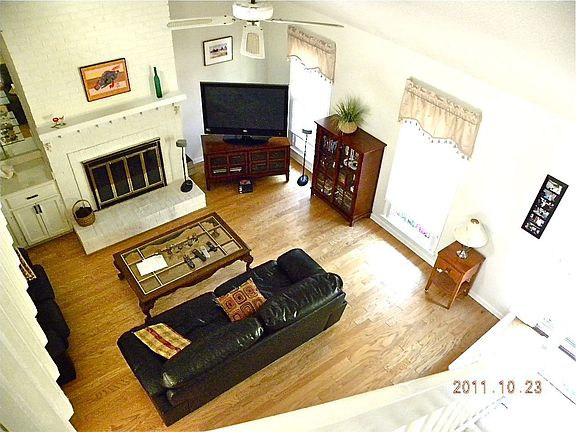 3rd image of 115 Essex Dr