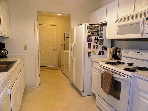 Kitchen & Laundry complete with appliances
