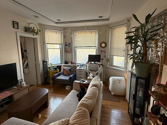 3rd image of 61 Thatcher St APT 1A