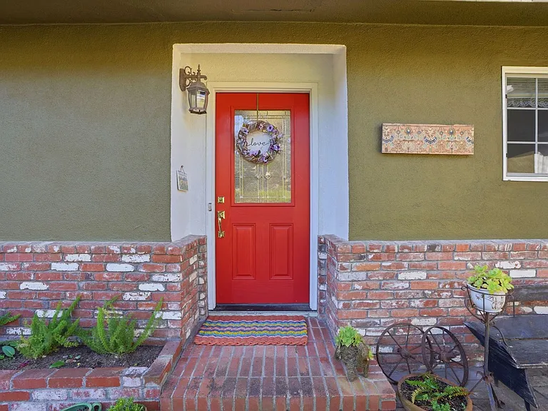 241 Soledad Dr — Photo 9