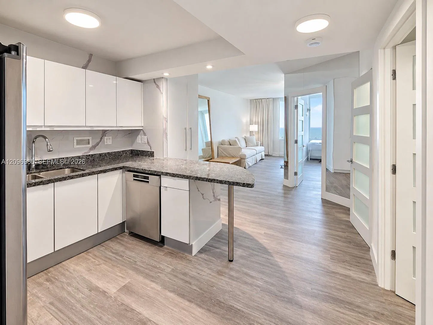 Roney Palace Condo — Photo 1