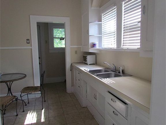 3rd image of 206 E Main St