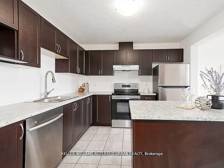 14 Foley Cres — Photo 6