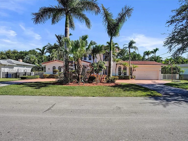 1534 Palancia Ave — Photo 3