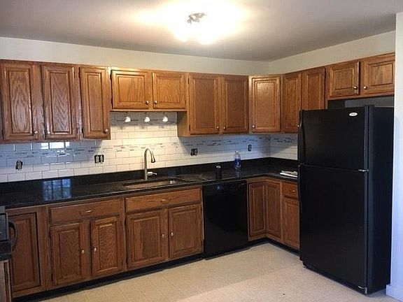 5th image of 3 1/2 Becket Ave #2