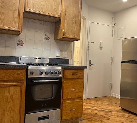 2nd image of 120 Orchard St #1O
