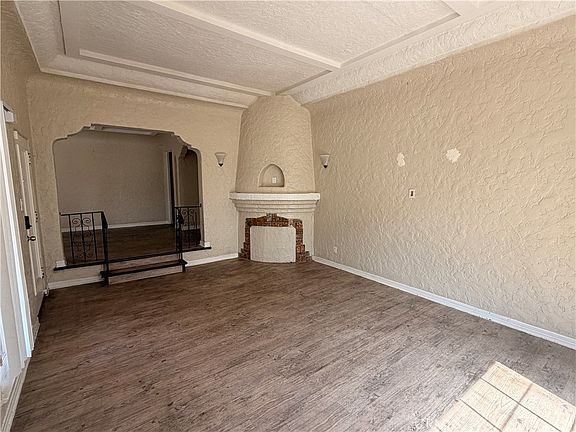 4th image of 8947 S Denker Ave