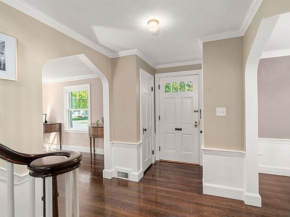 4th image of 52 Beaufort Ave