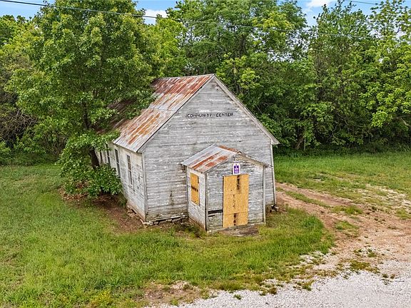 2nd image of 20825 Gem Rd