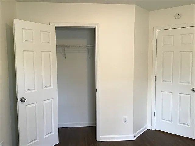 2512 Walnut Tree Ln — Photo 14