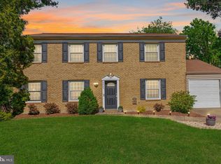 1111 Treeside Ln, Herndon, VA 20170