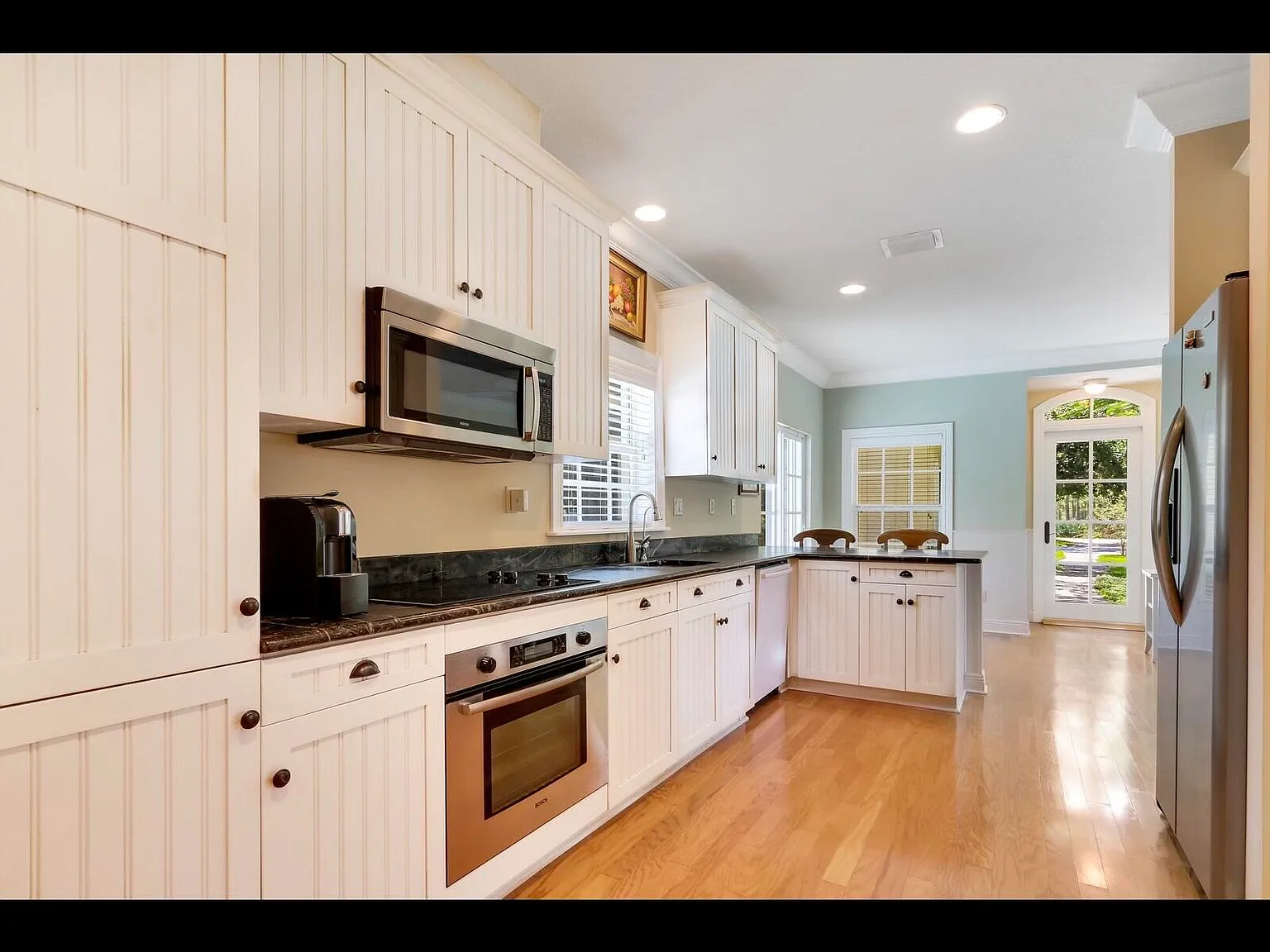 1 bed, 1.0 bath, 945 sqft, $2,500 — Photo 2
