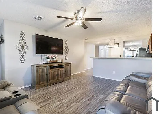 1109 Post Oak Trl — Photo 11