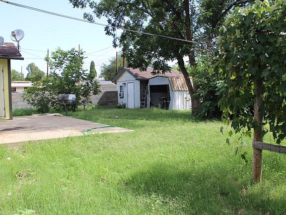 4th image of 1304 N Kelly Ave