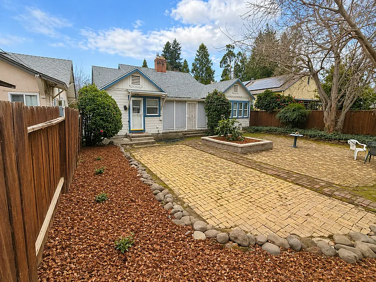 324 Mansion Ave — Photo 17