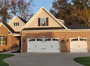 181 Freemont Dr, Thomasville, NC 27360