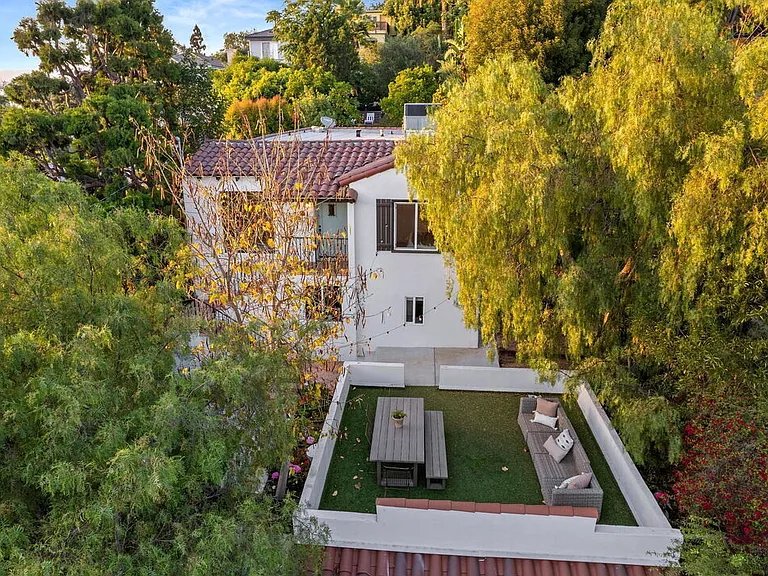 2269 Cove Ave — Photo 43