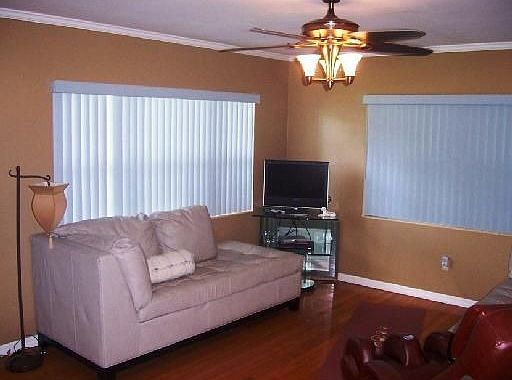 3rd image of 1633 Poe Ave