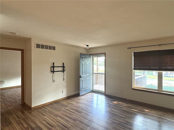 3rd image of 253 S Linn Valley Dr