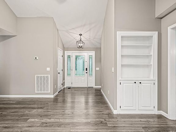 2nd image of 3417 Riveroaks Dr